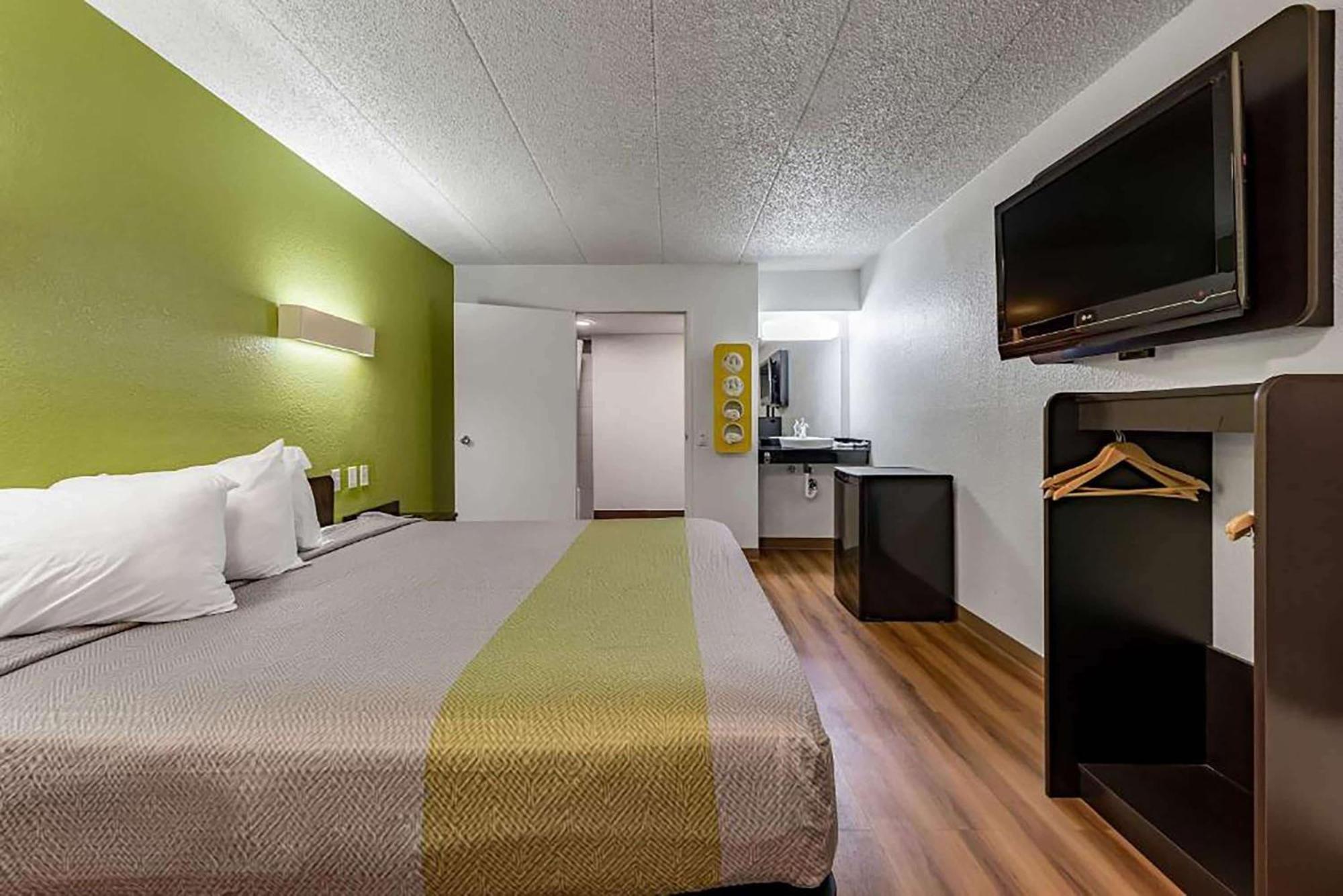 Days Inn By Wyndham Cincinnati I-71 Silverton Zewnętrze zdjęcie