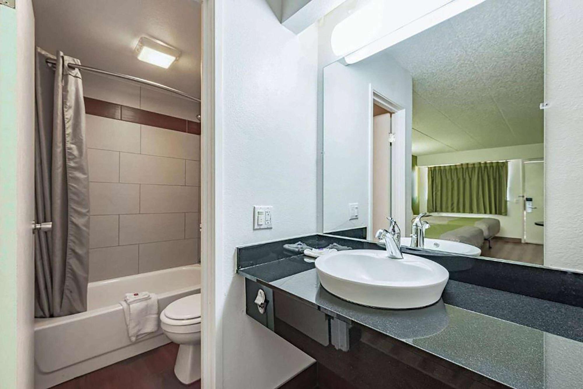 Days Inn By Wyndham Cincinnati I-71 Silverton Zewnętrze zdjęcie