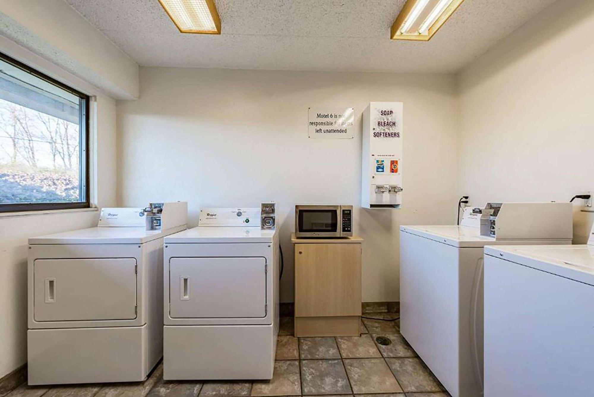 Days Inn By Wyndham Cincinnati I-71 Silverton Zewnętrze zdjęcie
