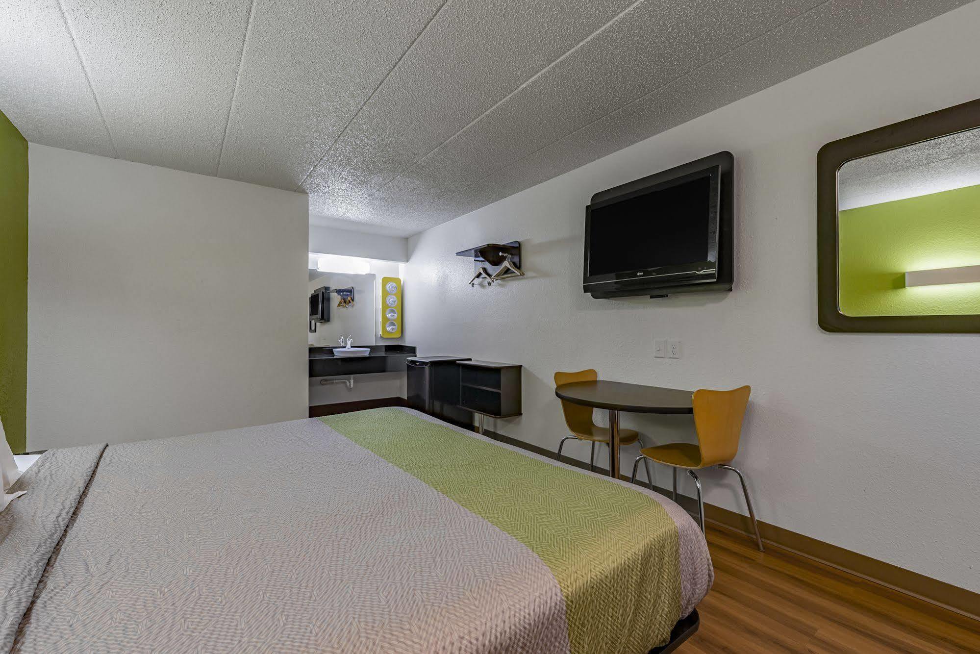 Days Inn By Wyndham Cincinnati I-71 Silverton Zewnętrze zdjęcie