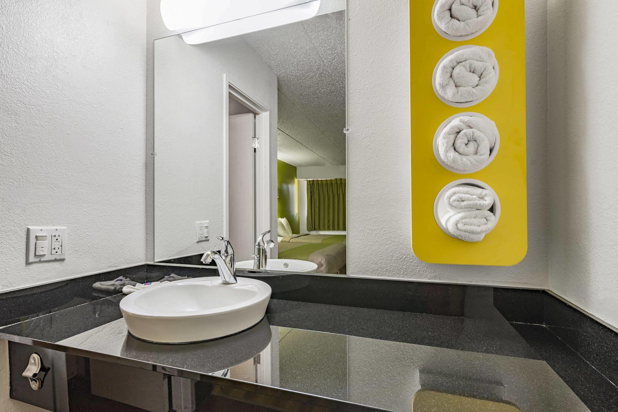 Days Inn By Wyndham Cincinnati I-71 Silverton Zewnętrze zdjęcie