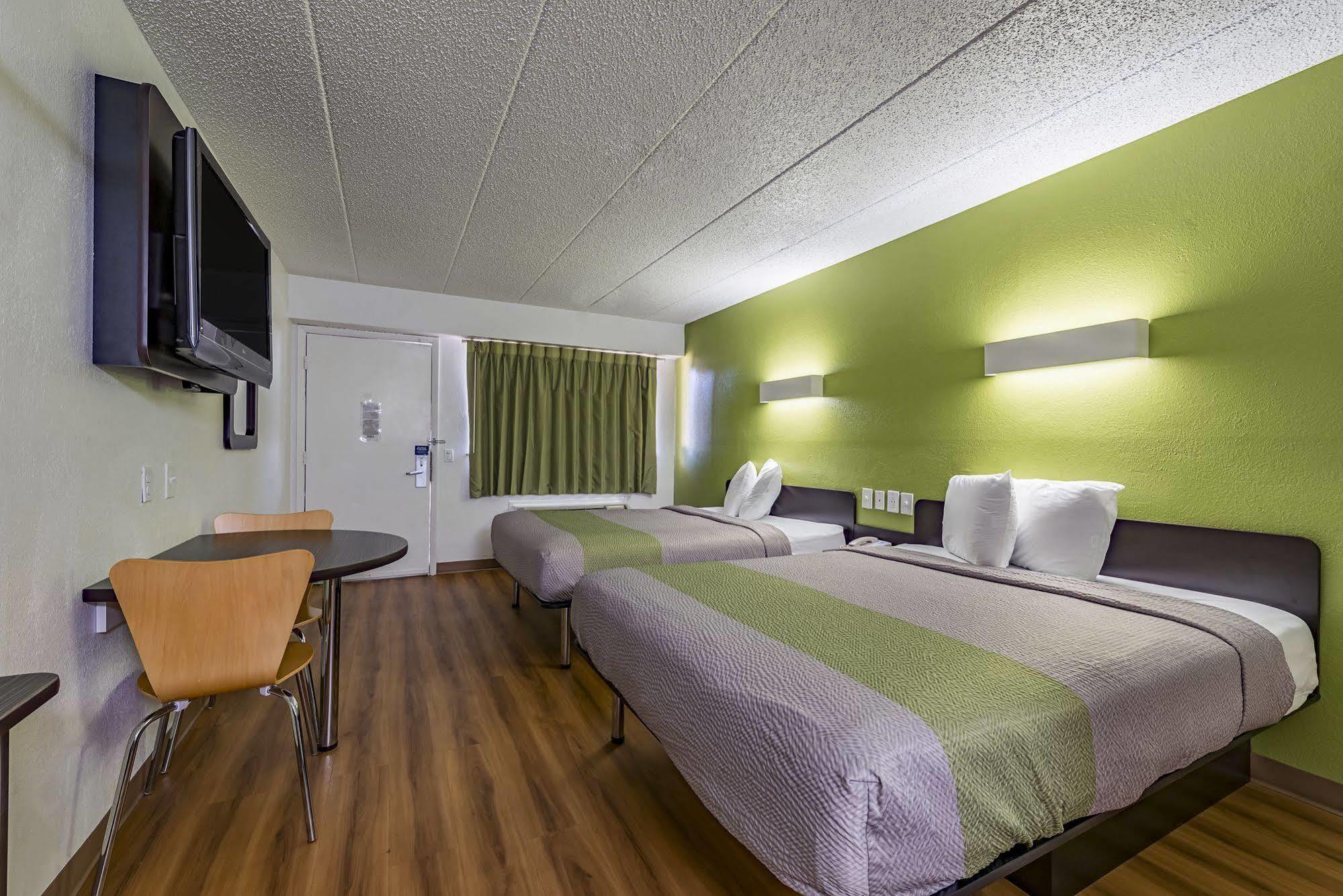 Days Inn By Wyndham Cincinnati I-71 Silverton Zewnętrze zdjęcie